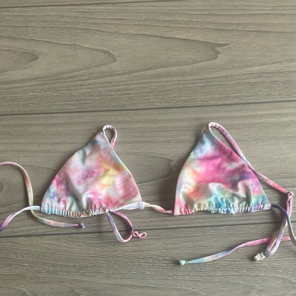 Noize Bikini Top in Tie Dye, size: Small